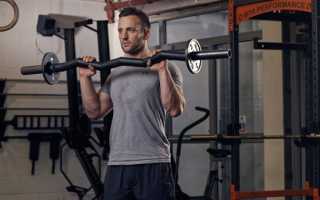 Осваиваем технику подъема EZ-штанги на бицепс стоя: советы
