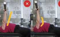 Жим в тренажере на плечи