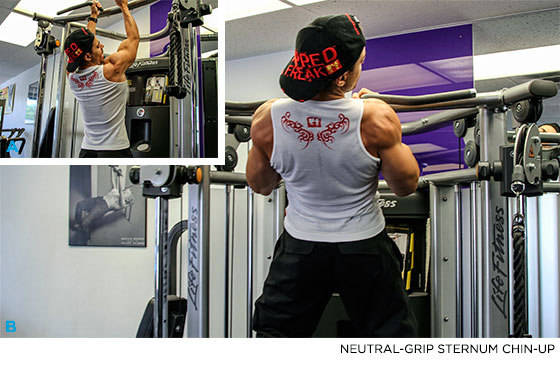 Подтягивания грудью к турнику нейтральным хватом