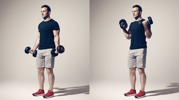 Сгибания рук на бицепс с гантелями