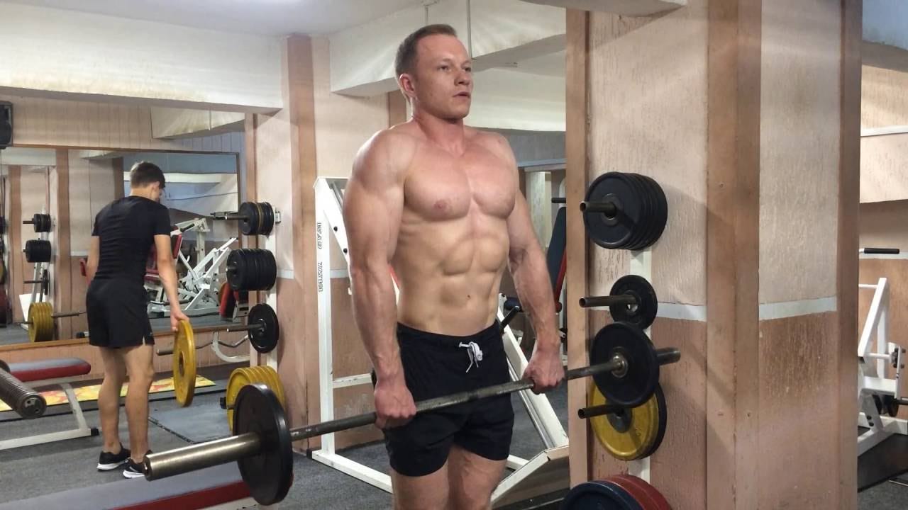 штангой качаем трапеции